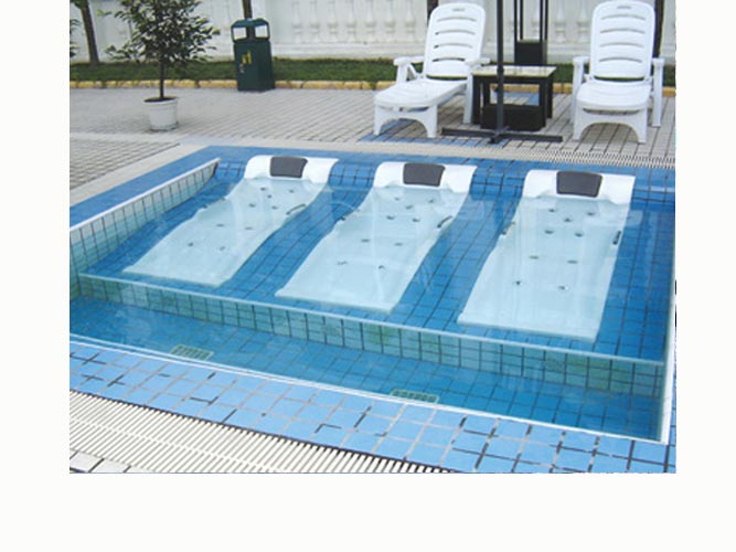 Kasur pijat air di kolam renang